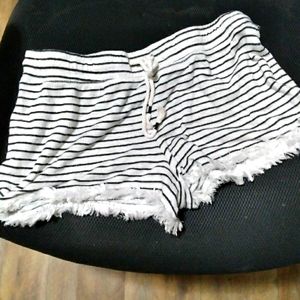 LG No Boundaries shorts